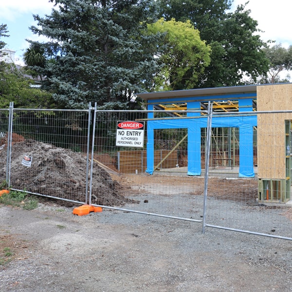 do you deliver and install temporary fencing and what's the cost for this in Tiverton